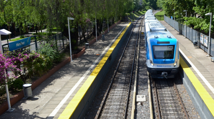 A Mitre-hálózaton is hamarosan leváltják ötvenéves társaikat a kínai motorvonatok<br>(fotó: Trenes Argentinos)