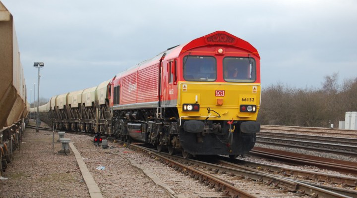 A DB Schenker brit leányvállalata kilencven Class 66-ost szereltet fel automatikus motorleállító és -indító rendszerrel<br>(fotó: Global Rail News)