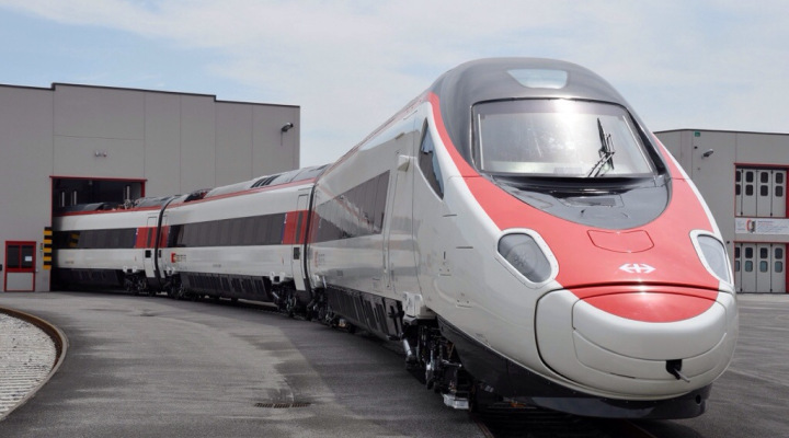 Az SBB első új Pendolinóját június elején adta át az Alstom. Az ETR610-esek Milánóból járnak majd három svájci nagyvárosba<br>(forrás: Global Rail News)