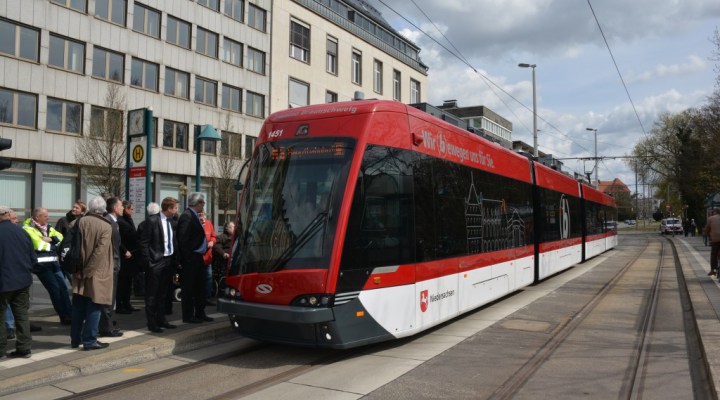 Az észak-németországi Braunschweig tizennyolc négyrészes Tramino-kocsit szerez be a lengyel Solaristól. Az első két jármű április tizenharmadikán állt forgalomba<br>(fotó: Global Rail News)