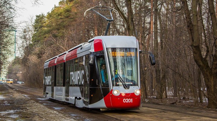 Moszkva után Szentpétervár is kap egy alacsonypadlós TramRus villamos-prototípust utasforgalmi tesztelésre<br>(fotó: Global Rail News)