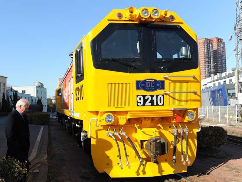 A DL-gépek második sorozatának első darabja, a 9210-es pályaszámú mozdony<br>(forrás: Railway Journal)