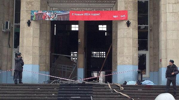A pályaudvar főbejárata a robbantás után </br> Forrás: Russia Today