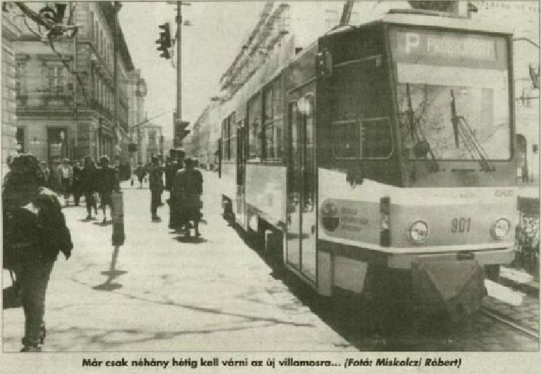 A szegediek gyakran láthatták a városban üresen köröző új villamosokat, de utasként csak a közlekedési társaság szakemberei használhatták (Délmagyarország-archív, Miskolczi Róbert felvétele, amely a szerző gyűjeményéből származik)