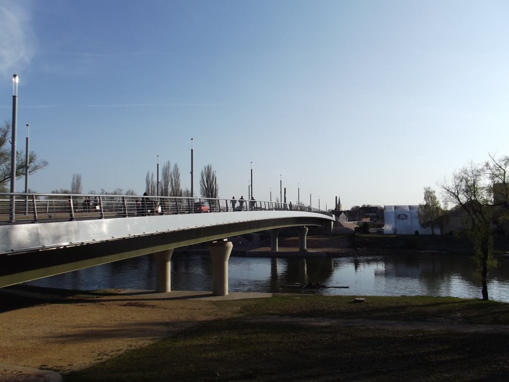 A győri Jedlik híd Révfalu és Sziget városrészeket köti össze<br>Képgaléria!<br>(fotók: a szerző)