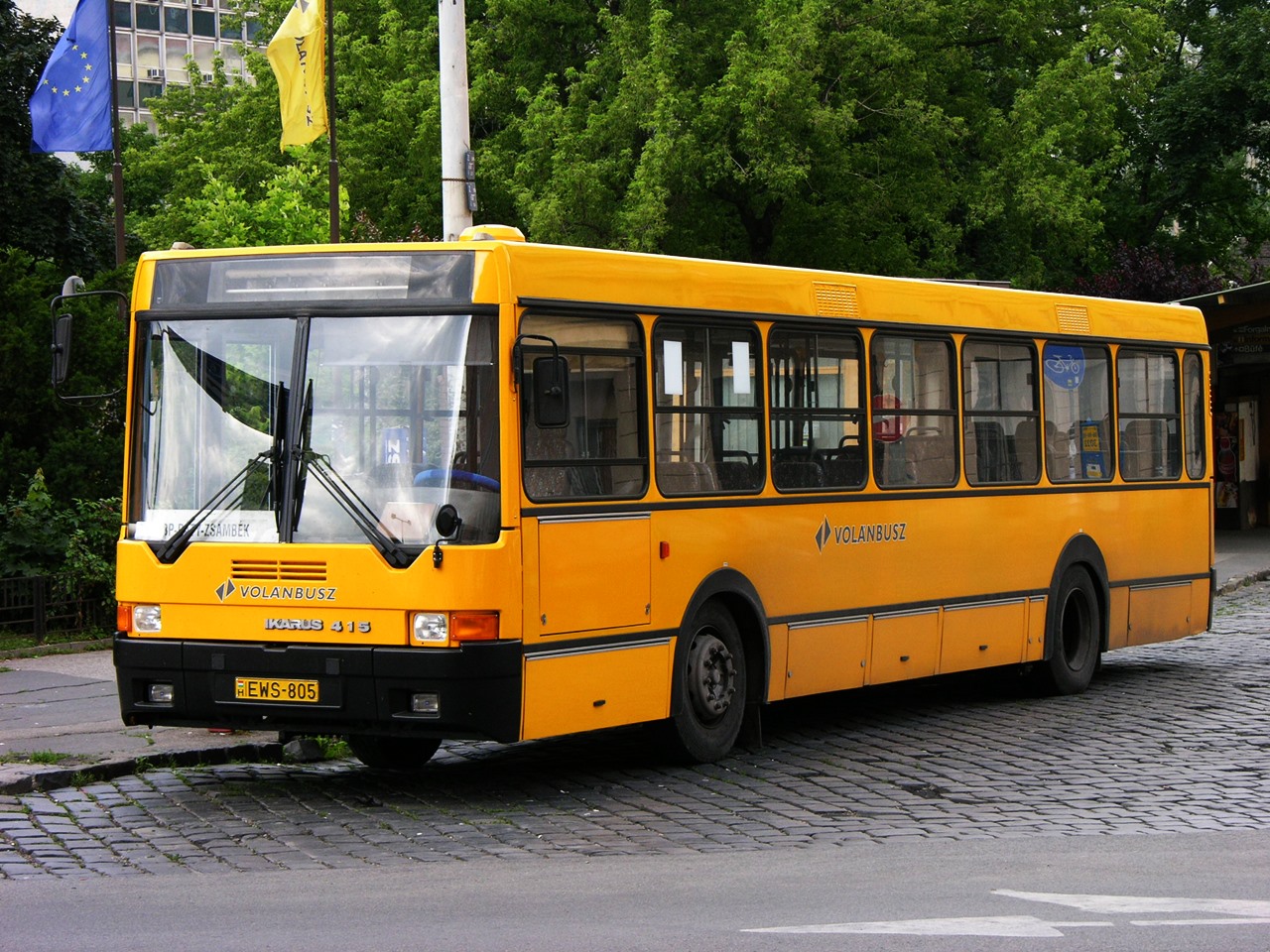 A zsámbéki vonalakon közlekedő 415-ös utolsó napjai a Széna téren. Azóta a típus már nem szerepel a Volánbusz állományában (a képre kattintva galéria nyílik a szerző képeiből)