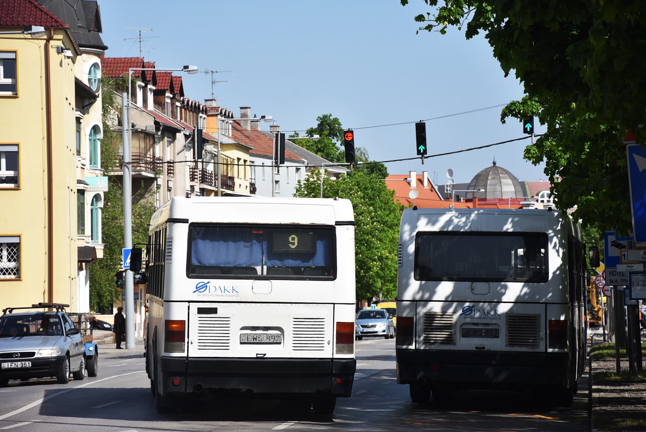A városi buszok végállomása a belváros közelébe, a Déri sétányra költözött, a buszflotta pedig az Ikarus 400-as típuscsaládjából áll 2019-ben