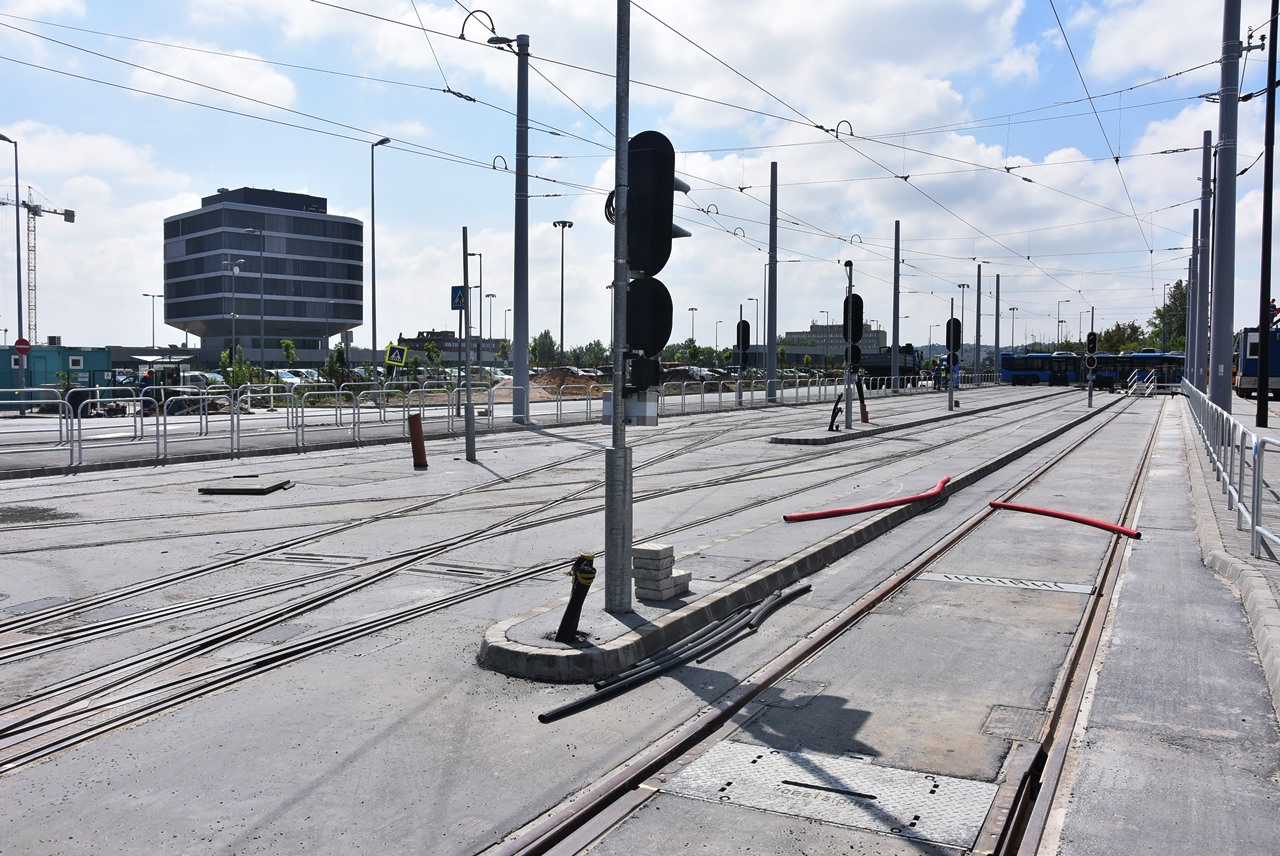 Visszafogó és kihúzóvágányok a Volánbusz pályaudvara és a 4-es metró járműtelepe között