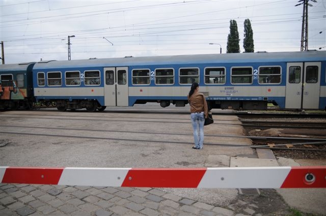 A legtöbb vasúti átjárós balesetet gyorshajtás, vezetés közbeni telefonálás okozza<br>(fotó: MÁV-Start Zrt.)