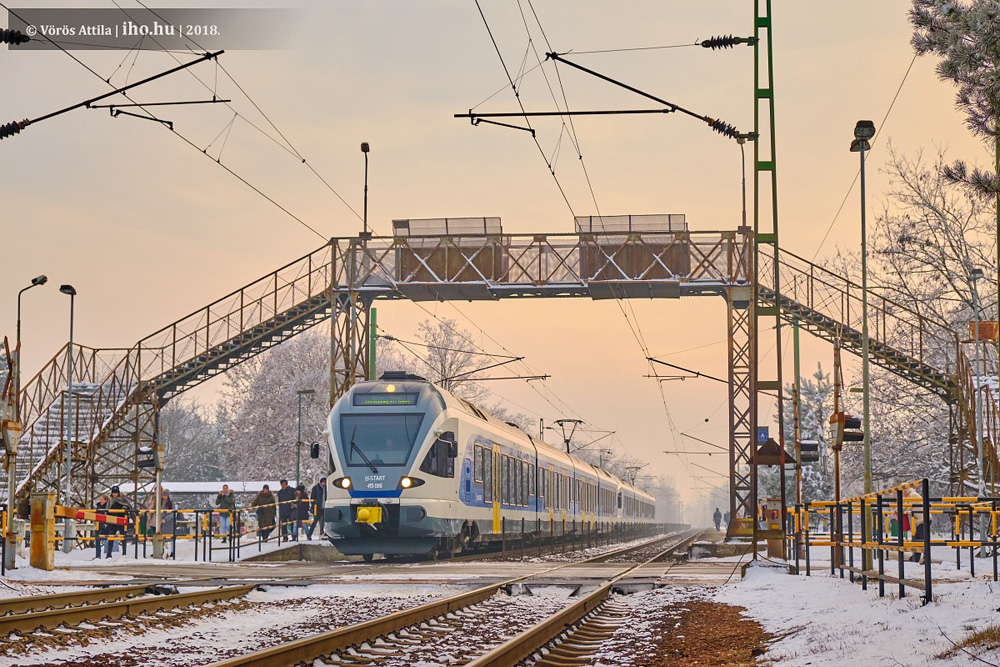 Október óta huszonnégy órás a közlekedés a szobi és a ceglédi vonalakon, december óta pedig Esztergom felé is egész nap járnak a vonatok (fotó: Vörös Attila)