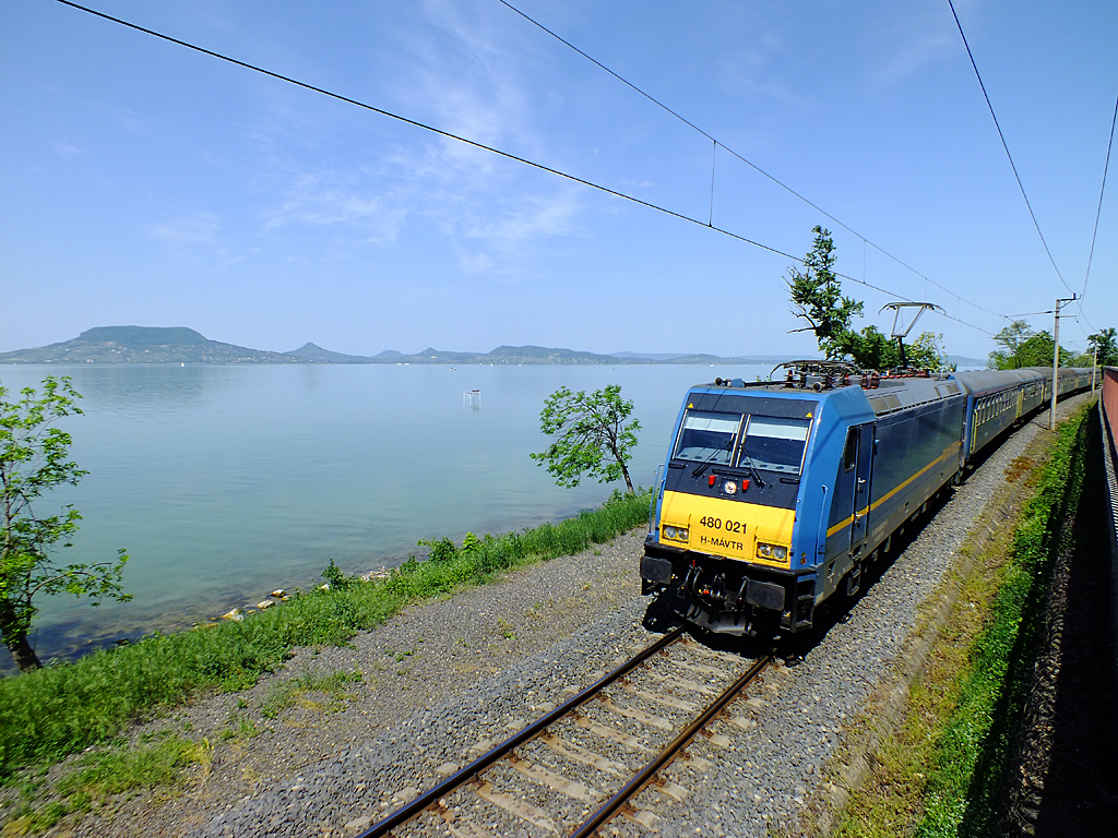 Több vonat és korszerűbb szerelvények szolgálják az utasok kényelmét a szombaton életbe lépő 2018-as nyári menetrendben