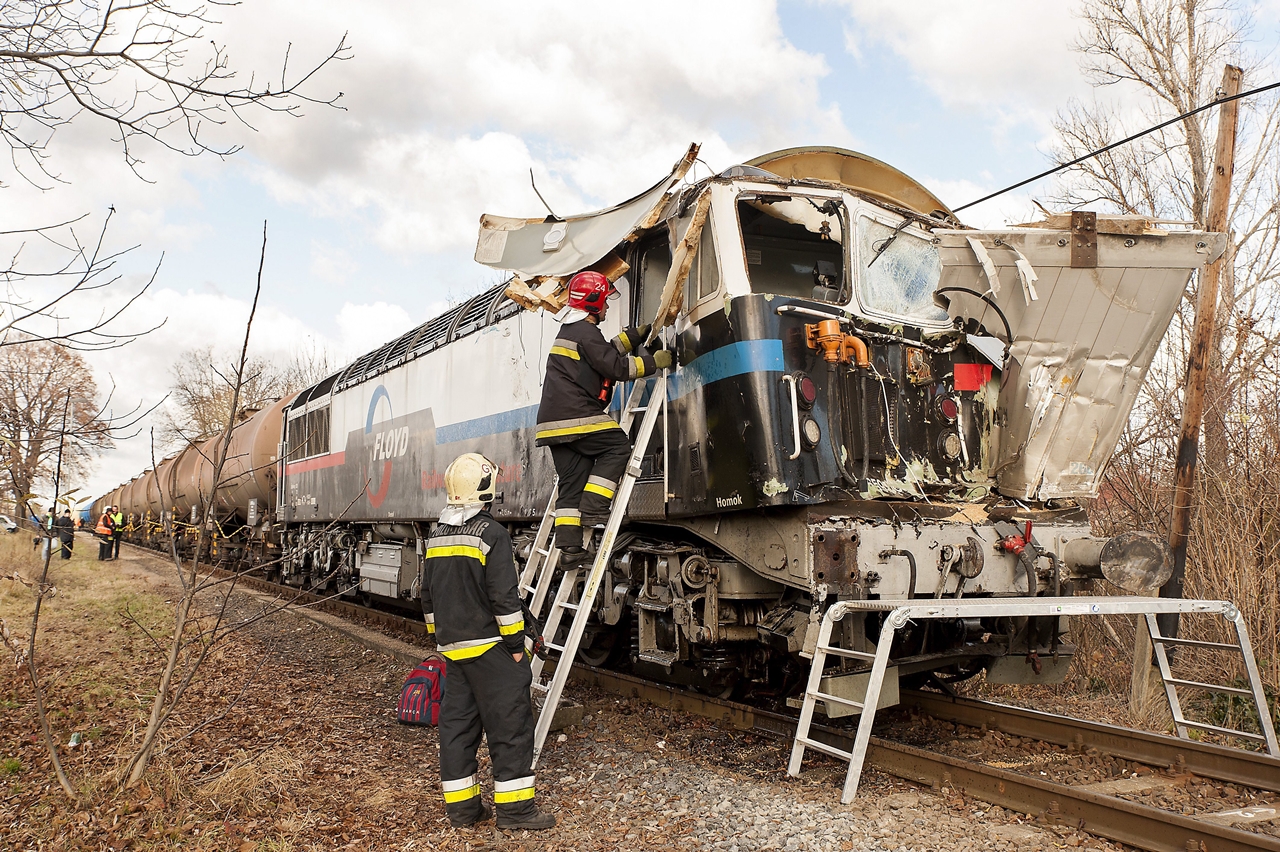 Floyd tehervonatának Melákjában két mozdonyvezető utazott, az egyik életveszélyesen sérült (fotó: MTI/Krizsán Csaba)