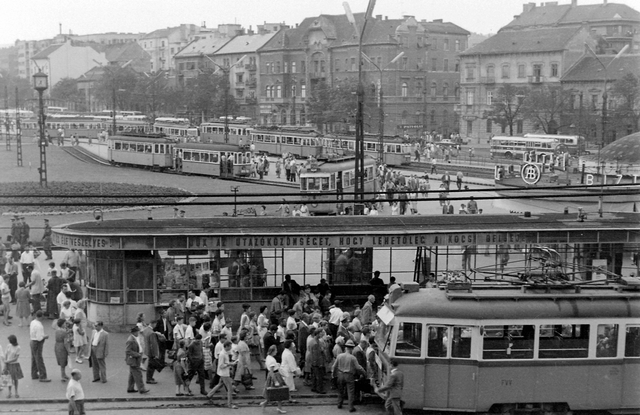 Amikor még Moszkva volt a Kálmán és még éppen nem volt BKV. 1967, Buda, Moszkva tér, Urbán Tamás képe (illusztrációk: Fortepan)