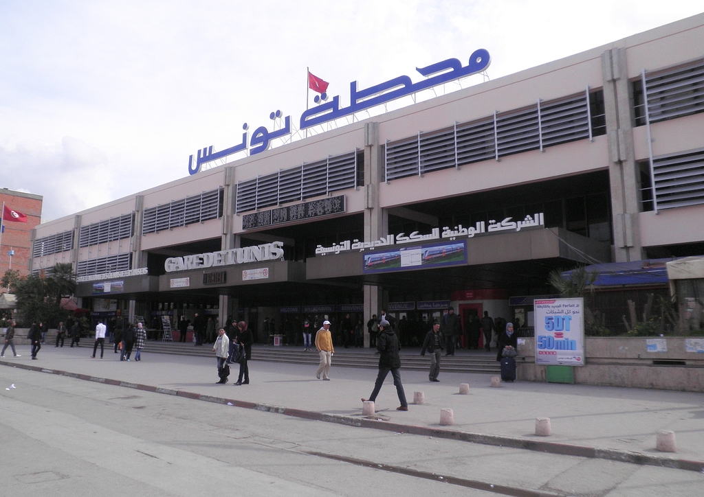 Itt látható Tunisz Ville pályaudvar az utcafrontról. Az épület emeletén az SNCFT igazgatósága is megtalálható