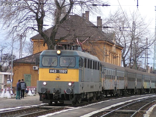 Távol otthontól: a győri V43 1197 éppen Szob felé teljesít szolgálatot<br>(forrás: trains.hu, az üzemeltető engedélyével)