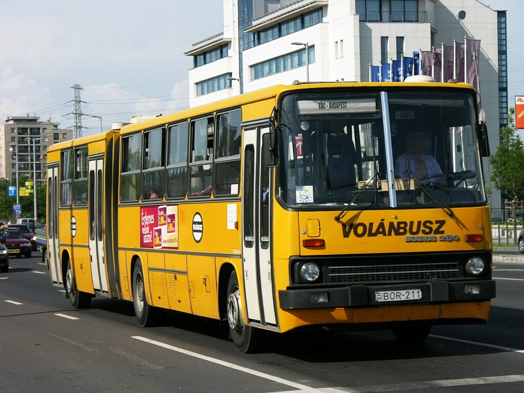Az egyedüli 1991-es évjáratú BOR-211 2006. júniusában abból a korszakból, amikor a Vácig közlekedő járatok is az Árpád hídig közlekedtek