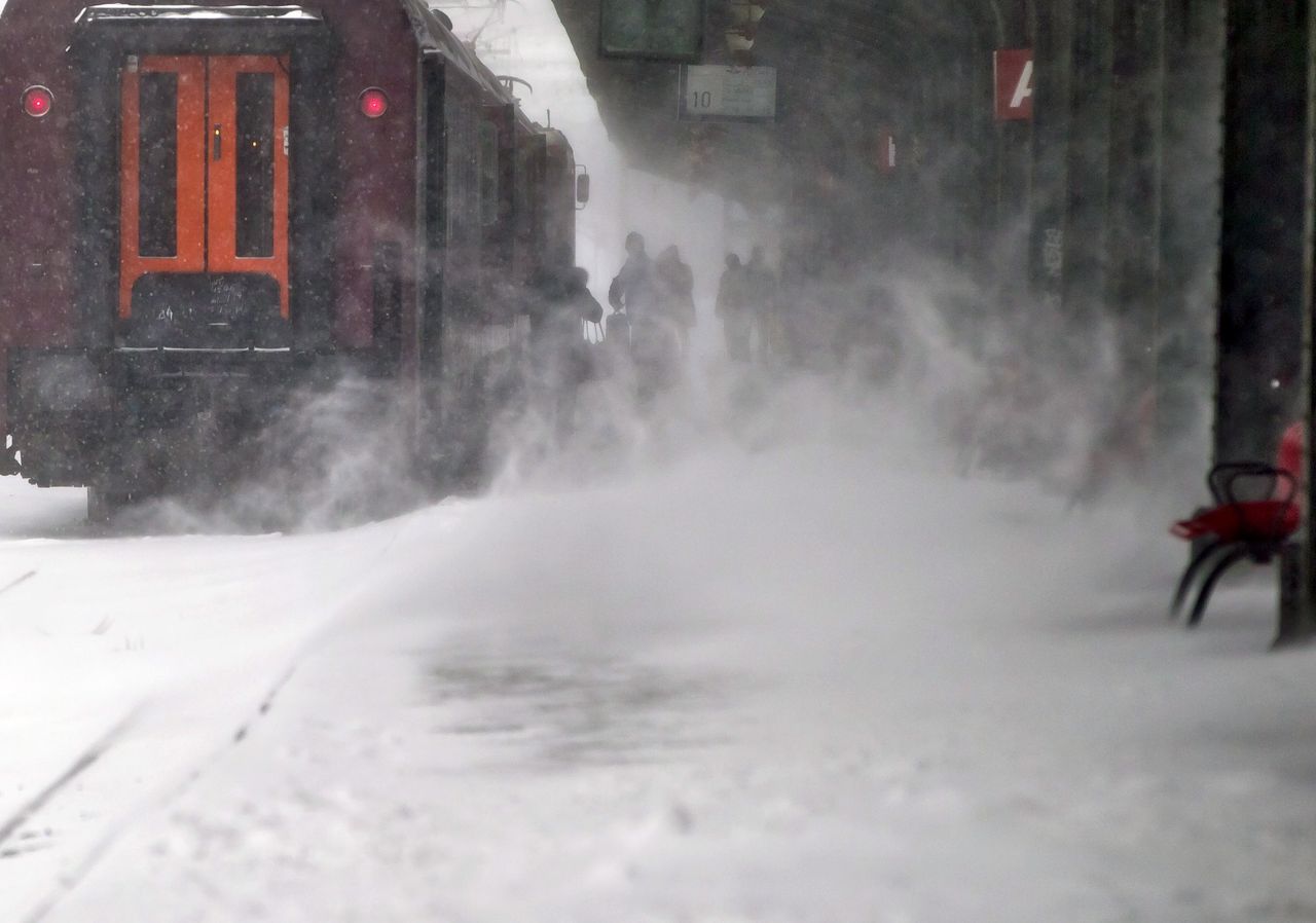 Gyakorlatilag lehetetlen tartani a menetidőt Romániában az erős havazás miatt. Fotó: manna.ro