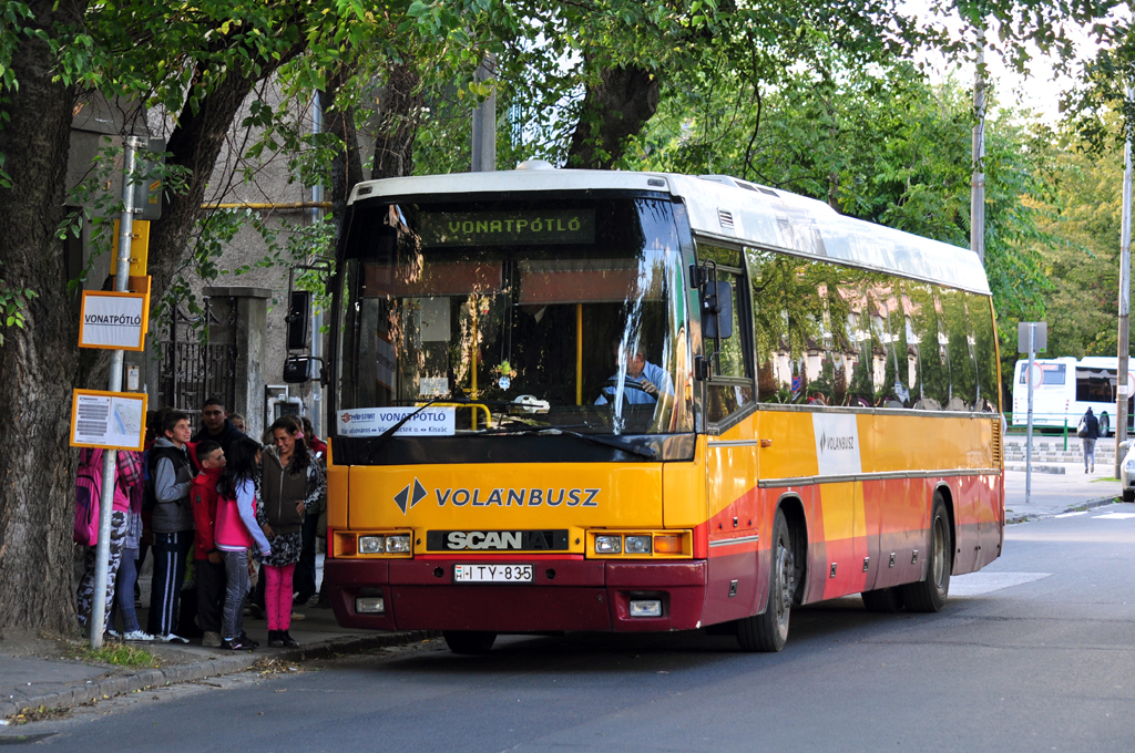Vonatpótló busz Vácon, a Galcsek utcai megállóhelynél<br>A képekre kattintva galéria nyílik<br>(a felvételeket a szerző készítette)</br>