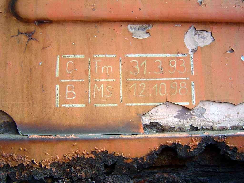 Már a kép 2006-os készítésekor is bőven eljárt az idő az akkor még M62 178 névre hallgató mozdony felett<br>(fotó: Szever Dániel)