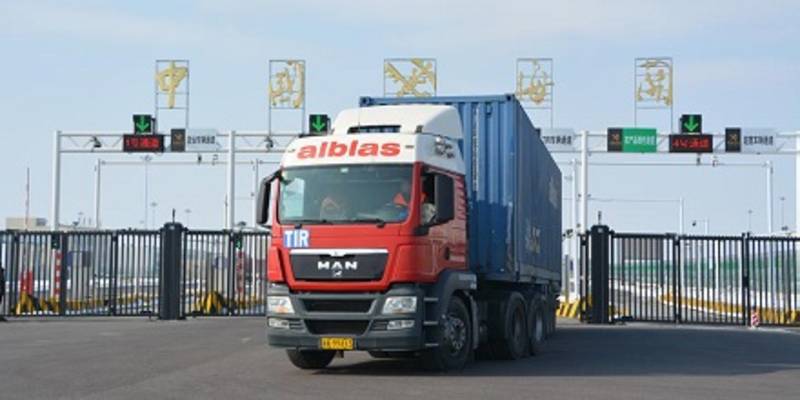 A próbafuvarok kedvező eredményeit követően Kína és Európa közötti közvetlen kamionszállítmányokat tervez elindítani az Alblas (fotó: IRU)