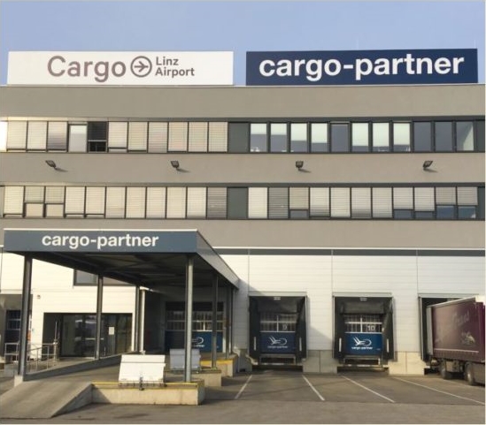 Húsz éve van jelen a cargo-partner a linzi repülőtéren (kép forrása: cargo-partner)