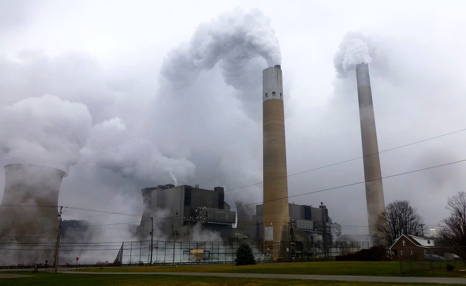 A széntüzelésű hőerőművek által az elektromos járművek is környezetszennyezést okozhatnak<br>(fotó: Joby Warrick/The Washington Post)