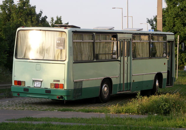 A busz a találkozóra króm díszléceket és keréktárcsákat kapott, emellett a fényezését is felpolírozták (Fotó: Müller Péter)