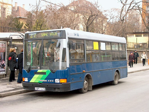 Az Ikarus 405-ösök egyre kevésbé bírják az igénybevételt<br>(Fotó: Könözsi Gábor)