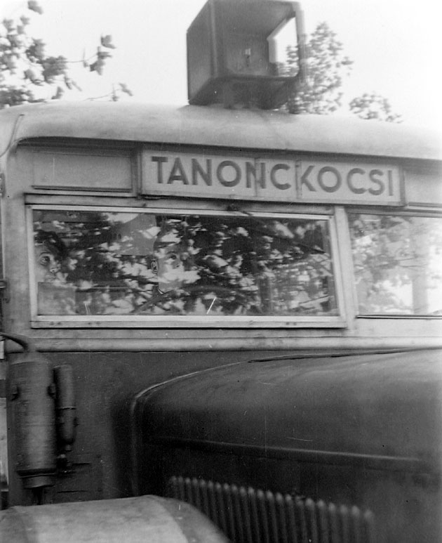 A korabeli elnevezés szerinti Tanulójárat felirat egy másik csőrös autóbuszon