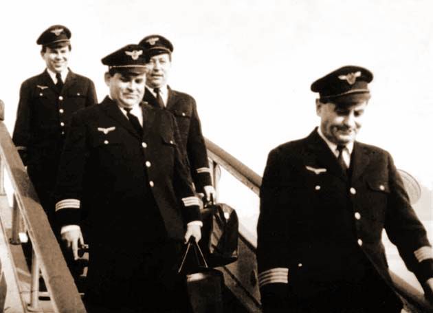 Szentgyörgyi Dezső (a képen jobbra) haláláig több mint 13 ezer órát repült