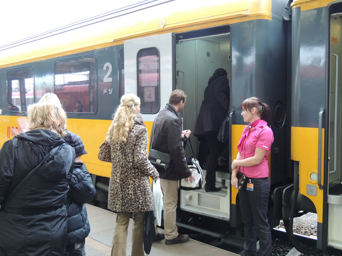 ...azóta minden Ostravára közlekedő vonaton van utaskísérő mindhárom vasúttársaságnál.