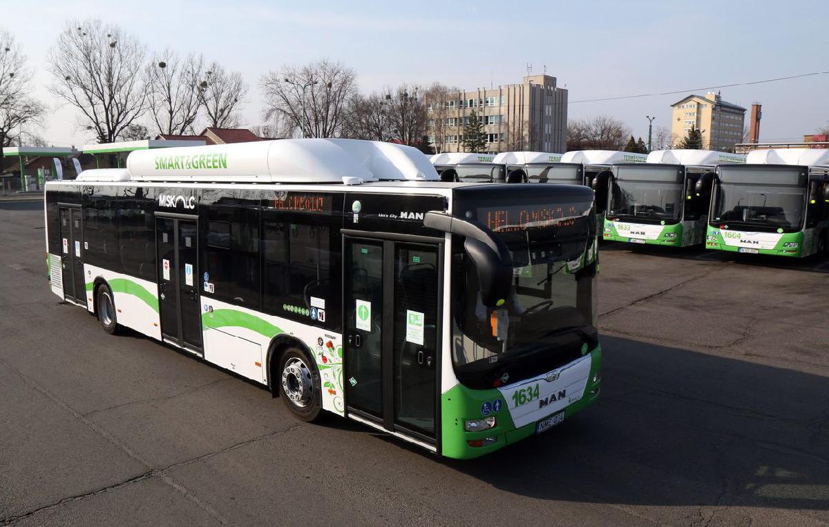 Miskolc hatalmas, hetvenöt járműből álló CNG-s buszflottát vásárolt, nagyrészt uniós támogatással (fotó: MTI/Vajda János)