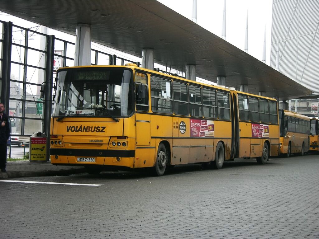 A tizedik autóbusz, az 1998-as érkezők közül a ráncfelvarrt C80-asok prototípusa, amelyet 2001-ig további harminchét követett