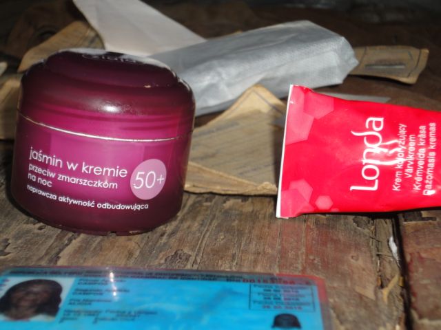 Kozmetikai termék: az indiánok felosztották a hagyatékot, tőlük szedte össze a perui rendőrség<br>(forrás:tierralatina.pl)