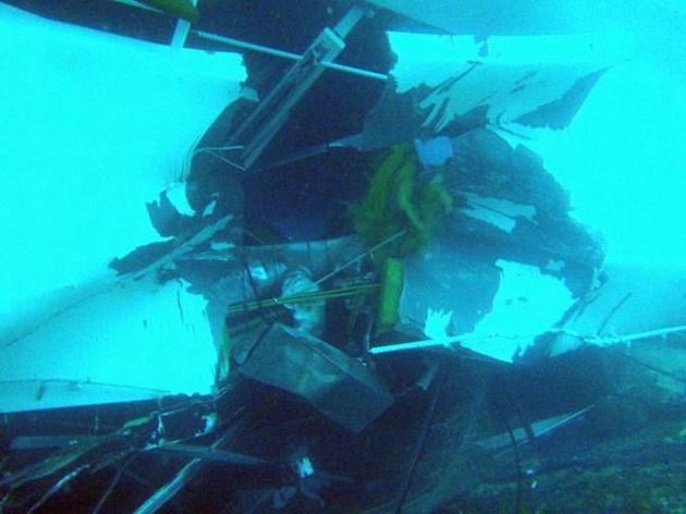 Az olasz parti őrség tovább folytatja a kutatást a Costa Concordia víz alá került részében