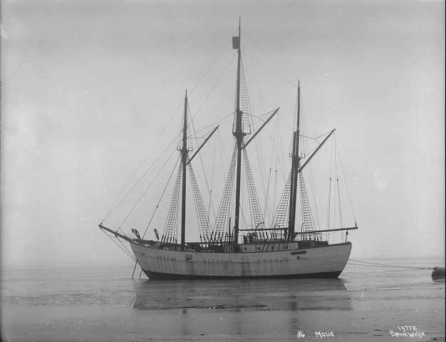 Amundsen elsőként érte el hajójával az Északnyugati átjárót, anyagi gondjai miatt azonban később mégis el kellett adnia a Maudot <br>(fotók: Wikipedia)