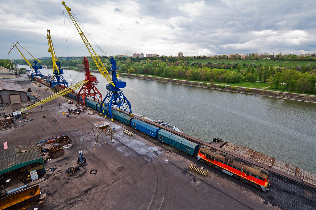 Délután a 332-es Szergej érkezett 913 tonna melegen hengerelt tekerccsel a kikötőbe