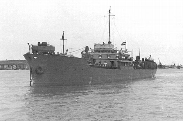 A Kassa a romániai Duna-delta Sulinai-ágában hajózik 1941-ben, orrán a már háborús szolgálathoz felszerelt légvédelmi lövegállással (fotó: a Magyar Tengerészek Egyesülete gyűjteményéből)