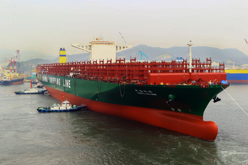 A China Shipping Container Lines Globe nevű hajója kisebb, mindössze 19 ezer 100 TEU-t hordozhat