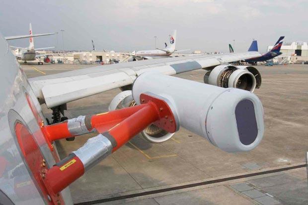 Az AVOID hamuészlelő infravörös érzékelőrendszer tesztrepülésre előkészítve egy Airbus A340-es oldalán