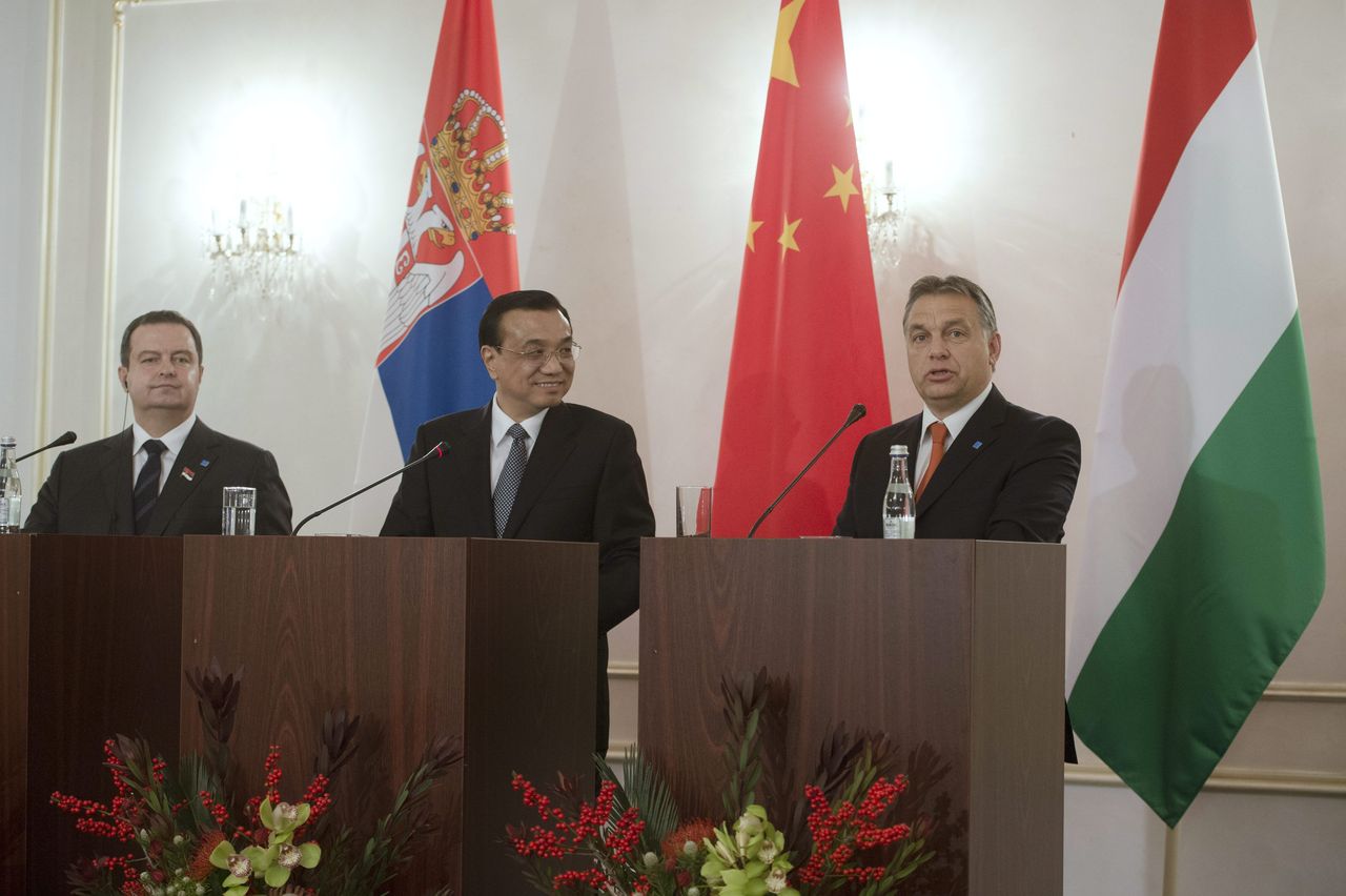 Ivica Dacic szerb, Li Ko-csiang kínai kormányfő és Orbán Viktor miniszterelnök közös sajtótájékoztatója (fotó: MTI/Koszticsák Szilárd)