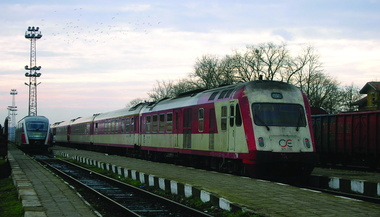 A görög vasút intercity motorvonata 2007 elején az ország keleti részén már nemzetközi személyvonatként közlekedett, egészen a bulgáriai Szlivengrádig, ahol a Dimitrovgrádba induló szóló Desiro várta a maroknyi leszállót. Az állomás azóta átépült és felsővezetéket is kapott