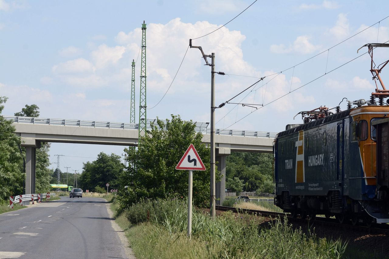 Jól áll az új híd a Train Hungary tehervonatainak<br>A képre kattintva galéria nyílik<br>(fotók: MTI/Mészáros János)
