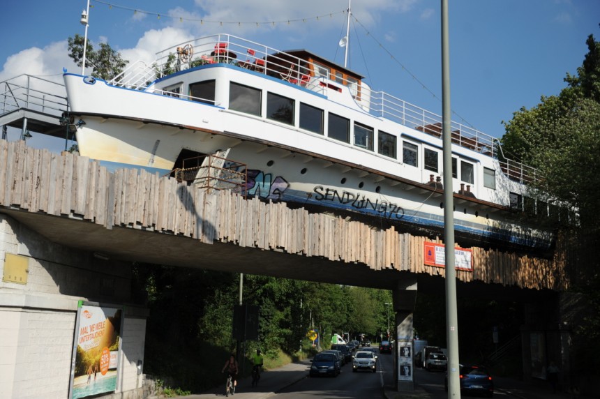 Hajó a vasúti hídon (képek forrása: sz.de)