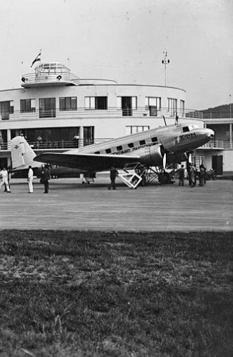 1940., Budaörs: a KLM Douglas DC-2-es repülőgépe (fotó: Fortepan)