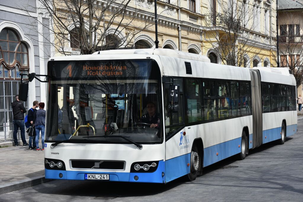 Április 23-tól ismét megáll az 1-es busz a Cifra Palotánál (illusztráció: Bohus Dávid)