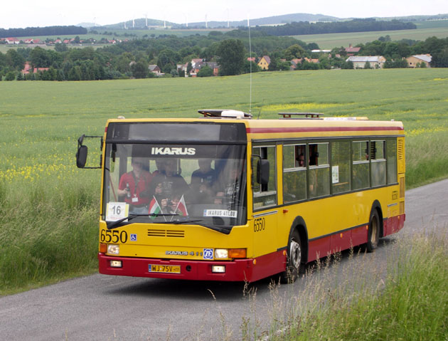 A busz elhasználódott vázszerkezetéhez felújításkor ugyan nem nyúltak, de a remények szerint lengyel főváros napi forgalmi terhelése után az időnkénti különjáratozás kevésbé fogja megviselni a buszt<br>(Fotó: Müller Péter)