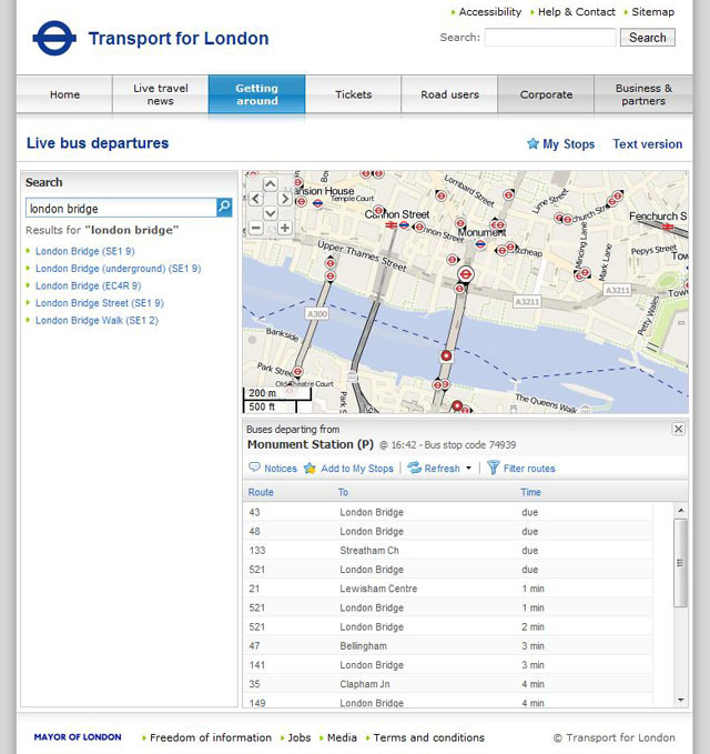 A többezer londoni buszmegálló között eligazodást kereső és térkép segíti, a megállóra kattintva alul megjelennek a menetrendi adatok<br>(forrás: TfL)