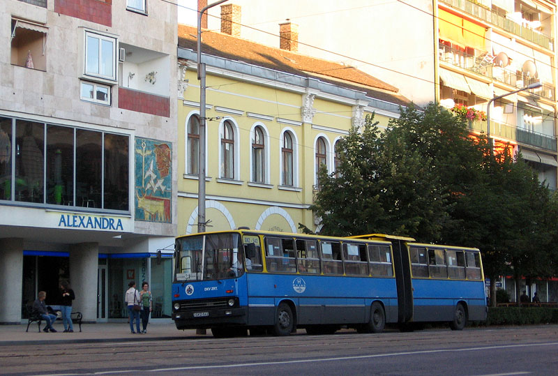 Villamospótlóként nem közlekedhetnek, de a buszvonalakon néha mégis előfordulnak a Belvárosban, mint például a képen látható GKZ-542 31-esként