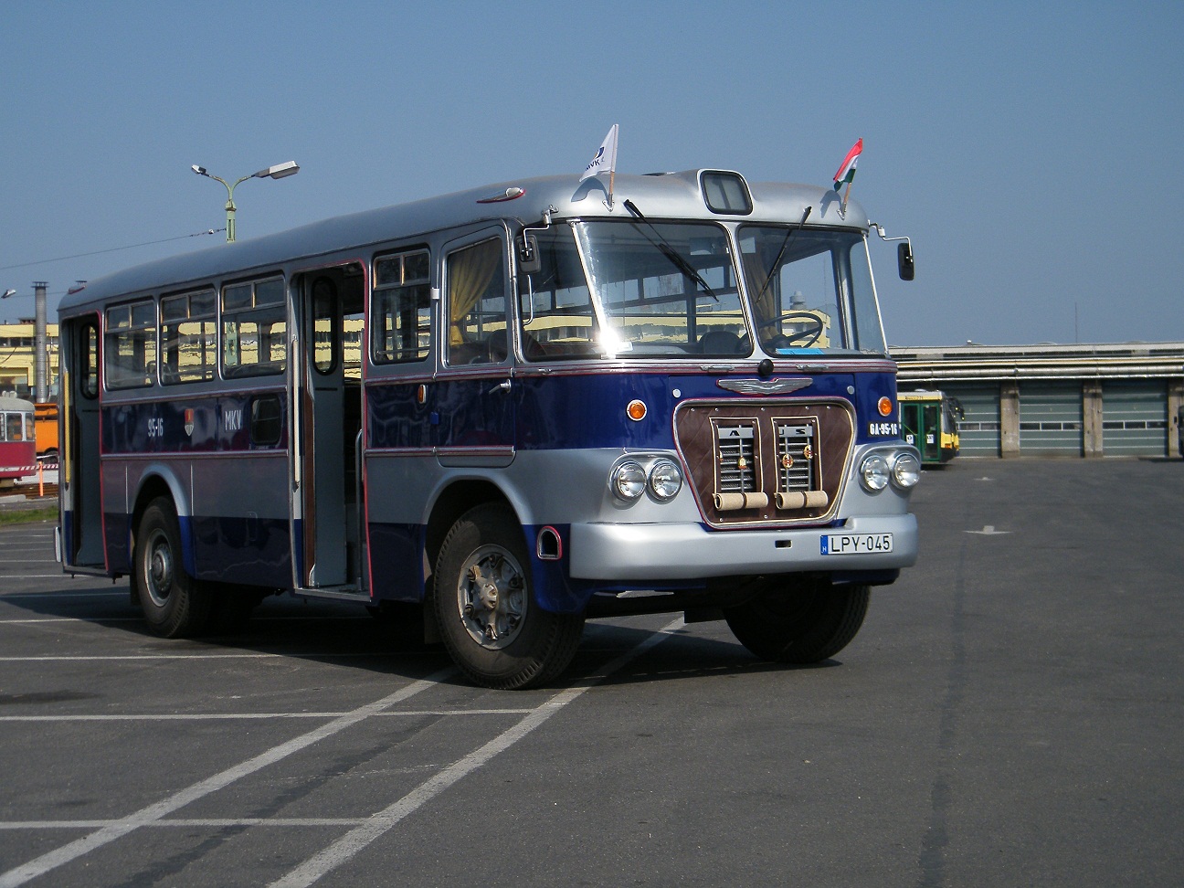 Az MVK Zrt. Ikarus 620-as nosztalgiabusza (fotó: Elek Ádám)